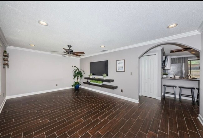 Sala de estar - 9383 86th Ave