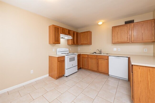 Foto del edificio - 7300 Twin Crest Dr