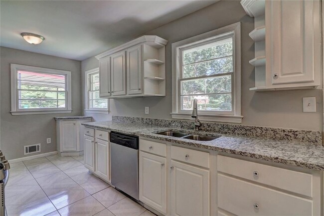 Foto del edificio - 2804 Zane Grey Dr SE