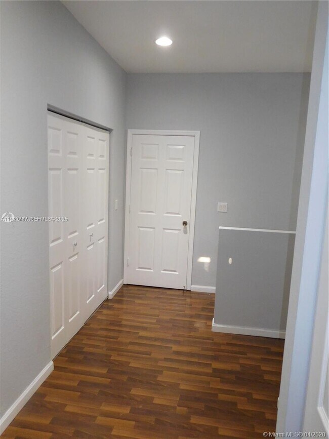 Foto del edificio - 650 NE 22nd Terrace