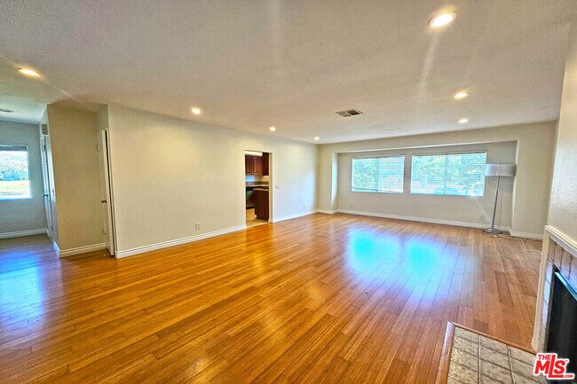 Building Photo - 1454 E Orange Grove Blvd