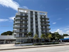 Building Photo - 2550 SW 27th St