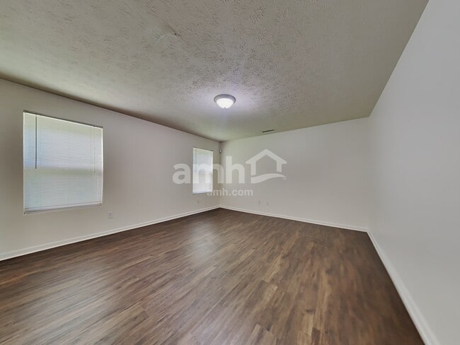Foto del edificio - 11424 Long Lake Dr