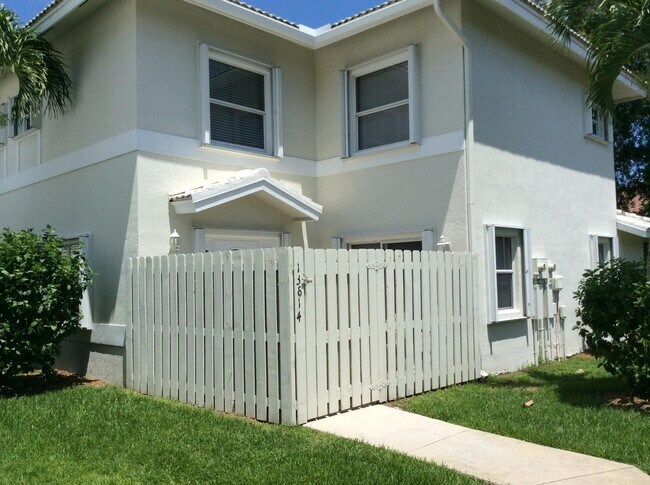 Foto del edificio - 13814 Yarmouth Dr