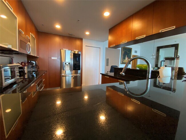 Foto del edificio - 7901 Hispanola Ave