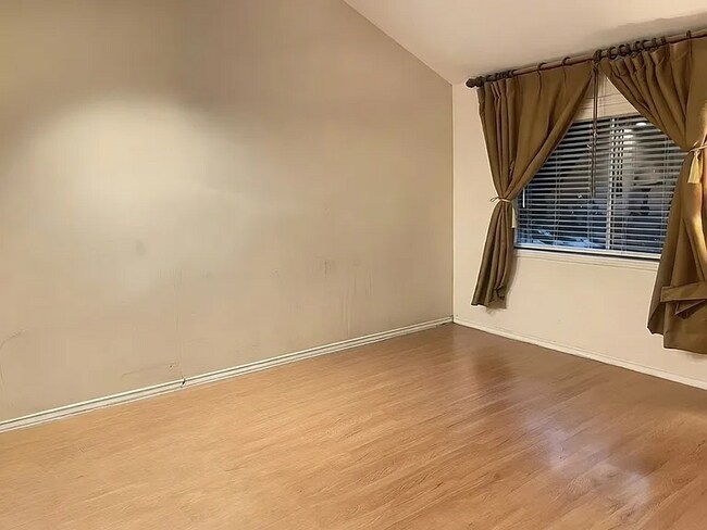 Foto del edificio - 660 Golden Springs Dr