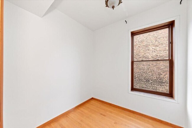Building Photo - 2 bedroom in Chicago IL 60647