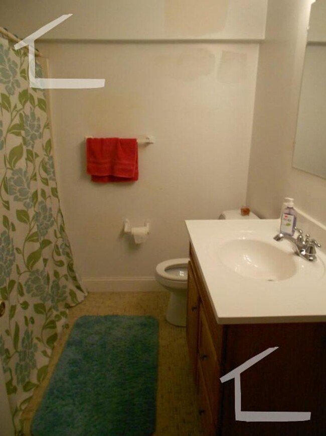 Building Photo - Huge 5 bed near Northeastern