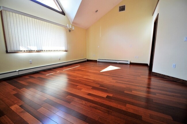 Building Photo - 64 Ballardvale St