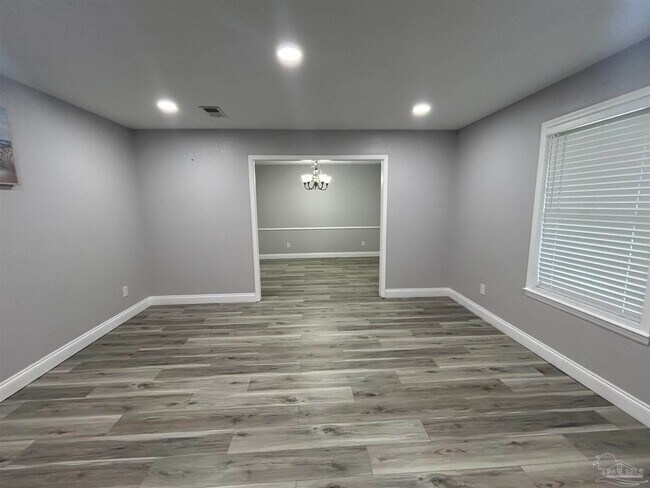 Building Photo - 4271 Reynosa Dr