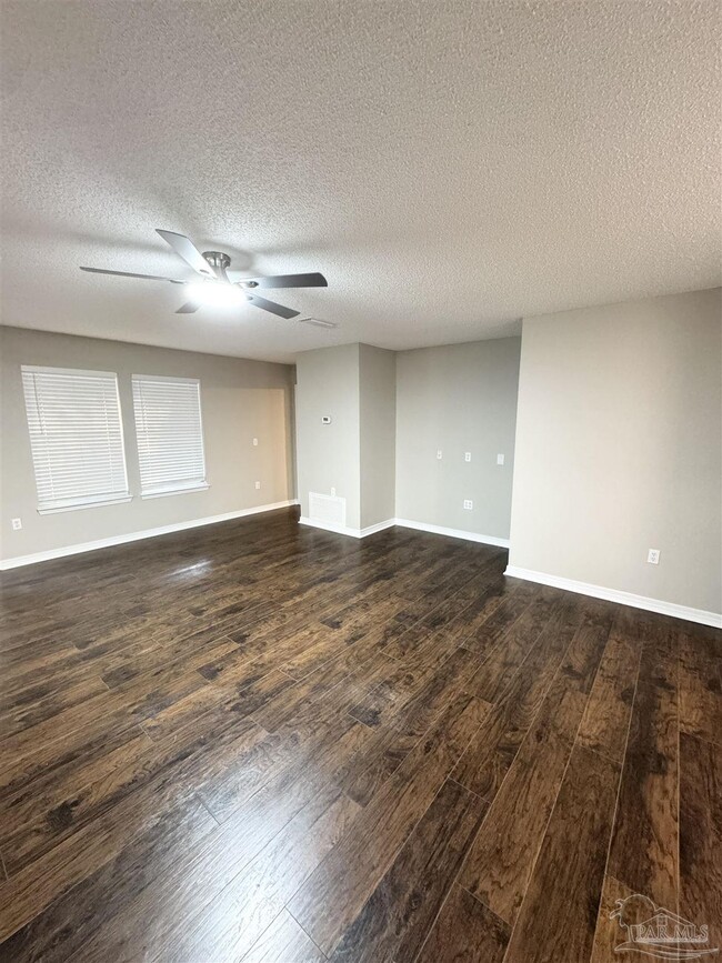 Building Photo - 5661 Fairview Dr