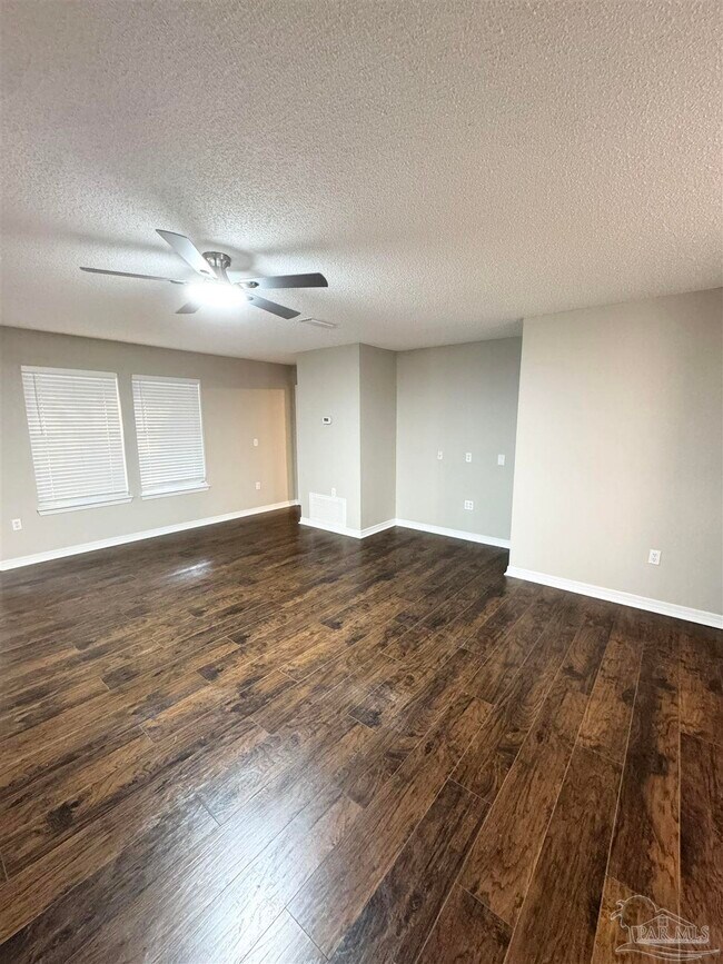 Foto del edificio - 5661 Fairview Dr