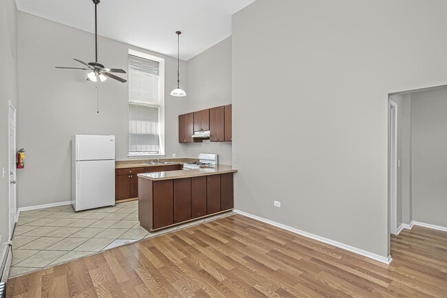 Building Photo - 1029 E 41st St