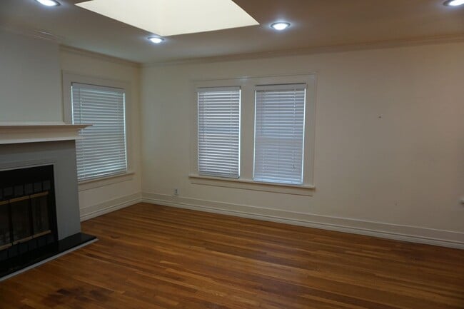 Building Photo - 2618 22