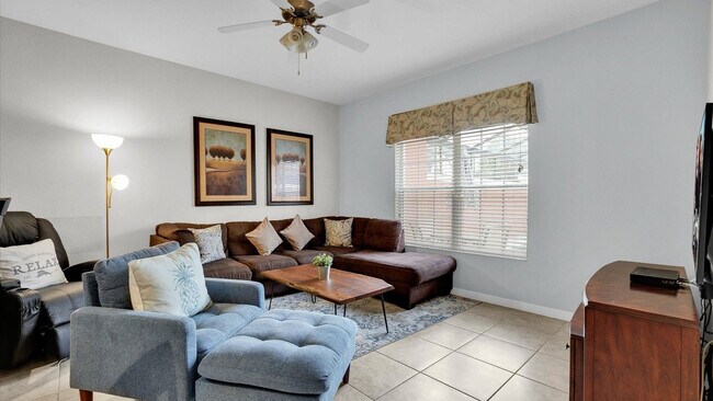 Foto del edificio - 8975 Majesty Palm Rd