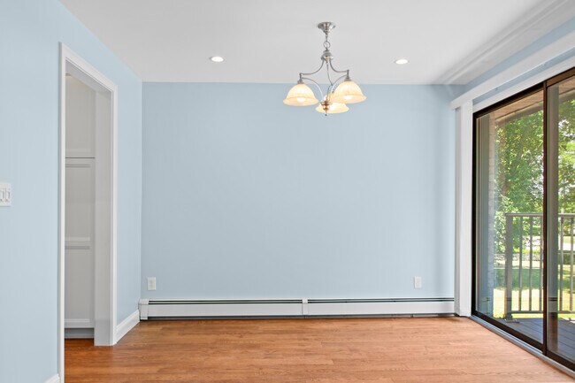 The dining room - 107 N Broadway