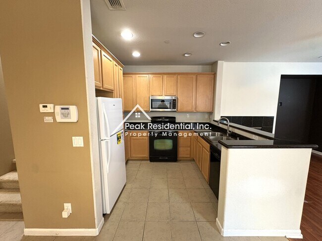 Building Photo - Wonderful 3 bd/2.5 ba Elk Grove Home with 2 Car Garage