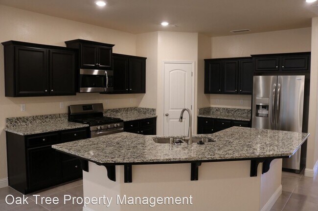 Building Photo - 3 br, 2 bath House - 6924 E. Giavanna Avenue