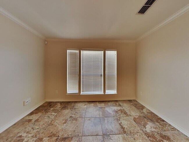 Building Photo - *No App Fee* $1,000 off first month. Pre-l...