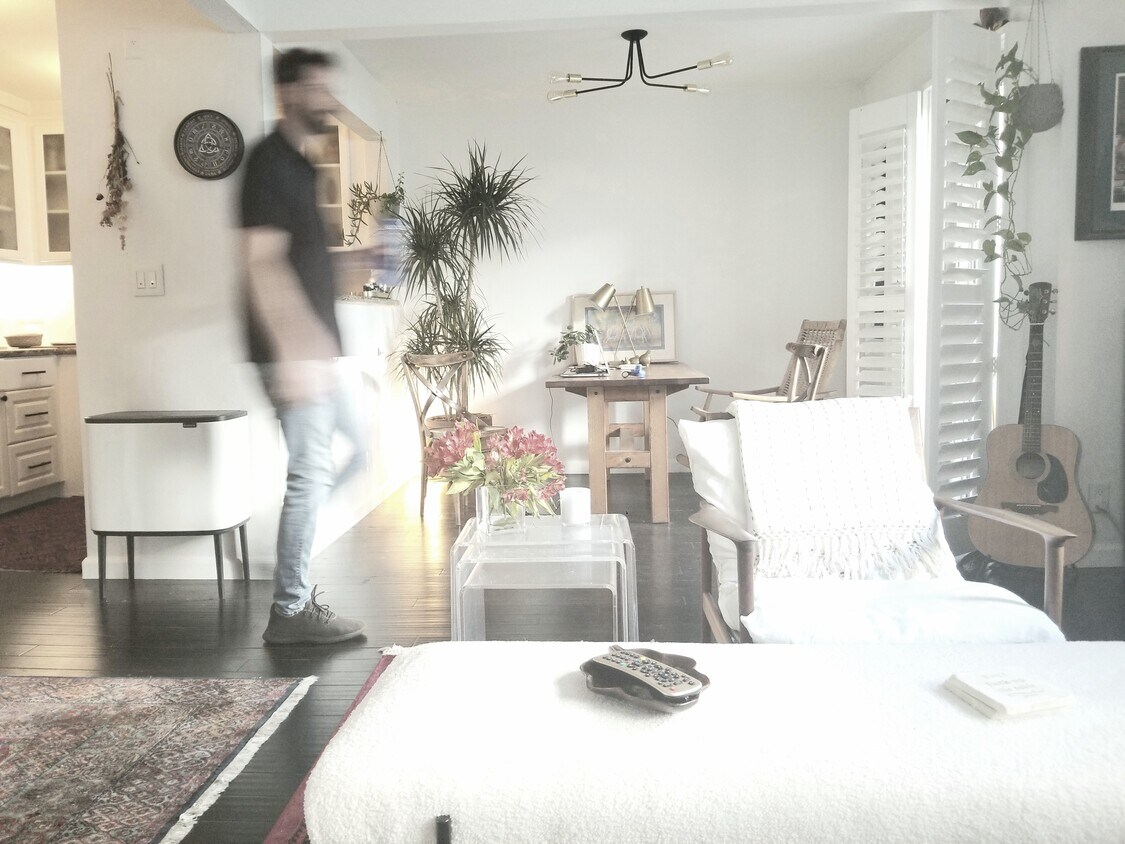 Foto principal - 435 S Virgil Ave