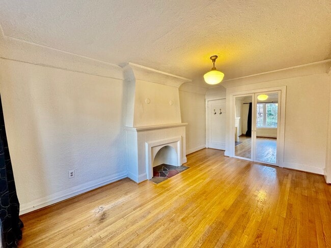 Foto del edificio - Charming Studio in the heart of Capitol Hill!!!!!