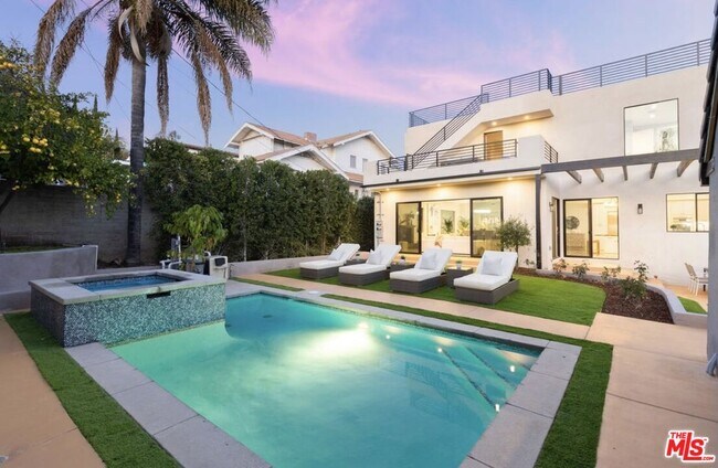 Foto del edificio - 1949 N Oxford Ave