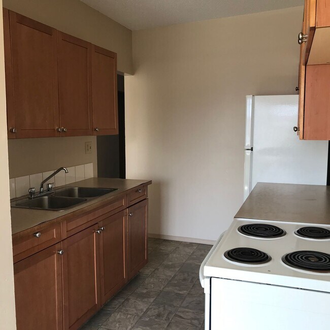 Photo du bâtiment - 3 Bed 1 Bath Unit in Red Deer, AB