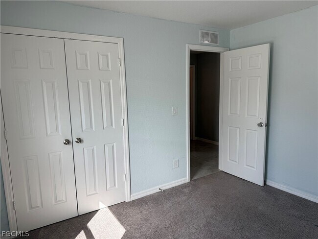 Foto del edificio - 910 NW 8th Terrace