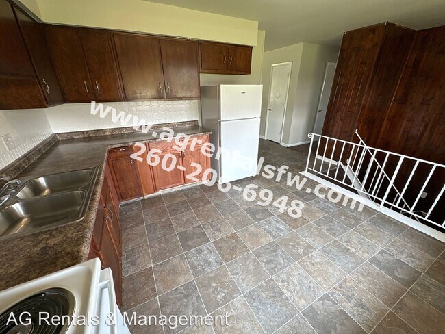 Building Photo - 4 br, 2 bath House - 2034 Embassy Dr
