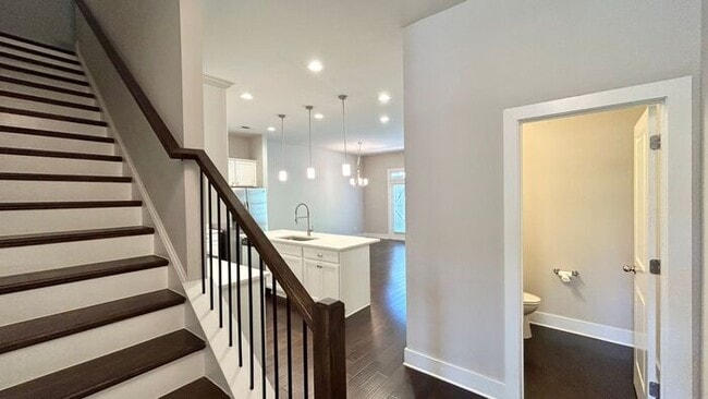 Foto del edificio - Gorgeous Sandy Springs Townhome, Hardwoods...