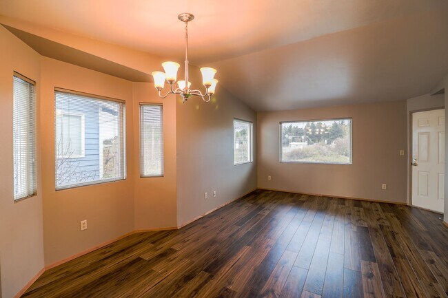 Foto del edificio - 651 NE Ellis Way
