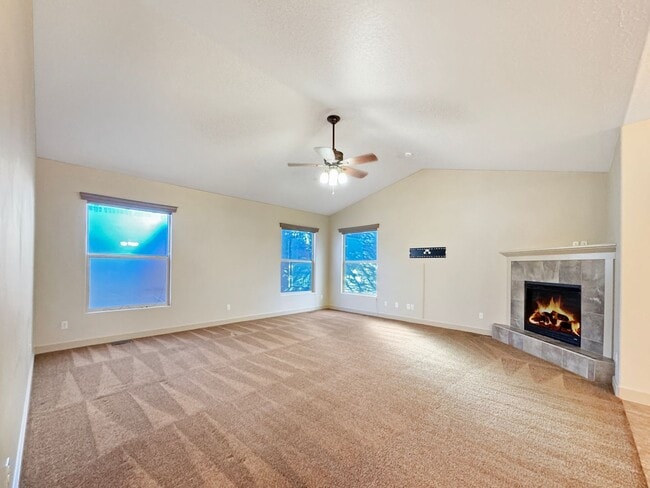 Foto del edificio - 3-Bedroom Meridian Home with 3-Car Garage, Covered Patio & RV Parking | Near Parks, Trails & Easy...