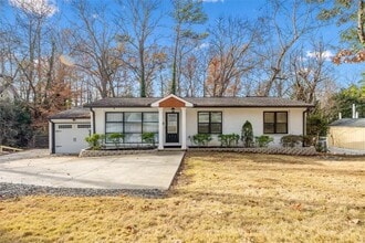 Building Photo - 1065 Lee Cir NE