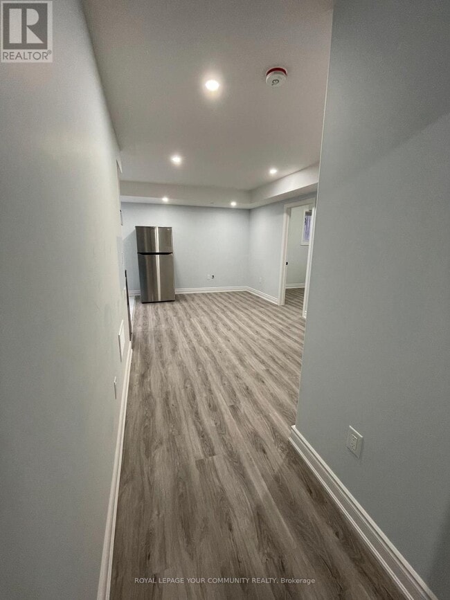 Photo du bâtiment - 306 Cedar Hedge Rd