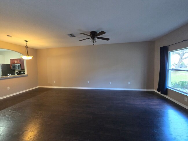 Building Photo - Great Town Home in Gated Community with Po...