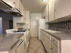 Building Photo - 17 Thornton Ave