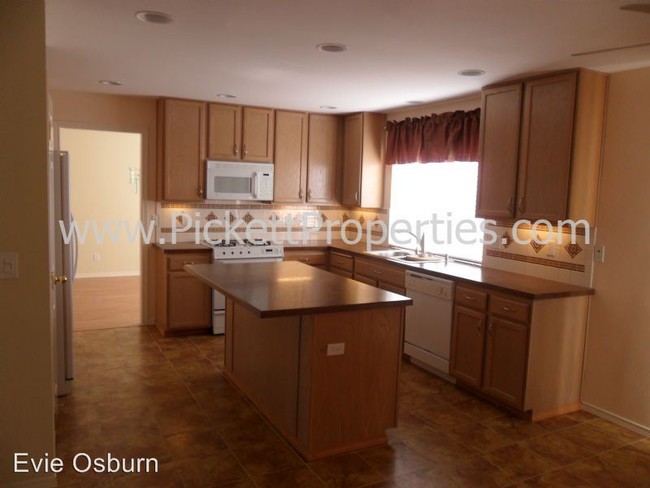 Building Photo - 4857 NW Walgren Dr