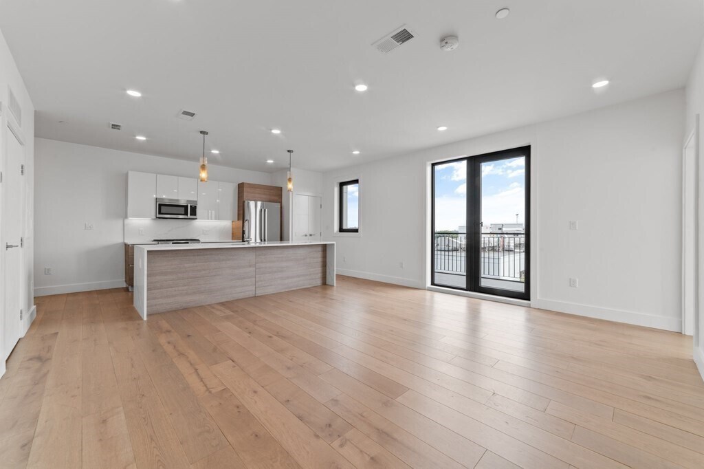 Primary Photo - 30 Penniman Rd