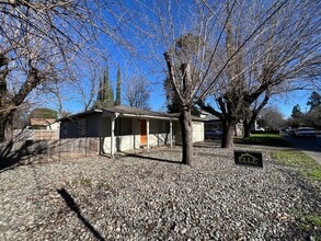 Building Photo - 644 W 4th Ave