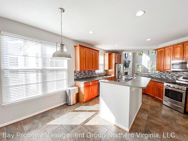 Building Photo - 5 br, 4.5 bath House - 8355 Gaither St.