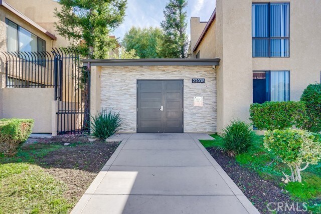 Foto principal - 22038 Vanowen St