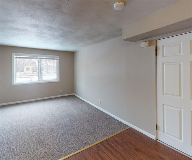 Foto del edificio - 1335 W Wood St