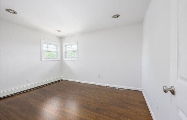 Building Photo - 379 Meacham Ave