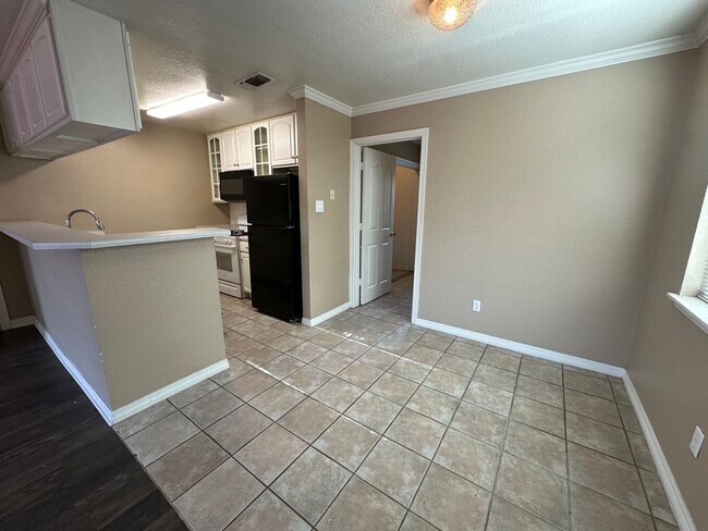 Foto del edificio - 8320 Cambridge Rd