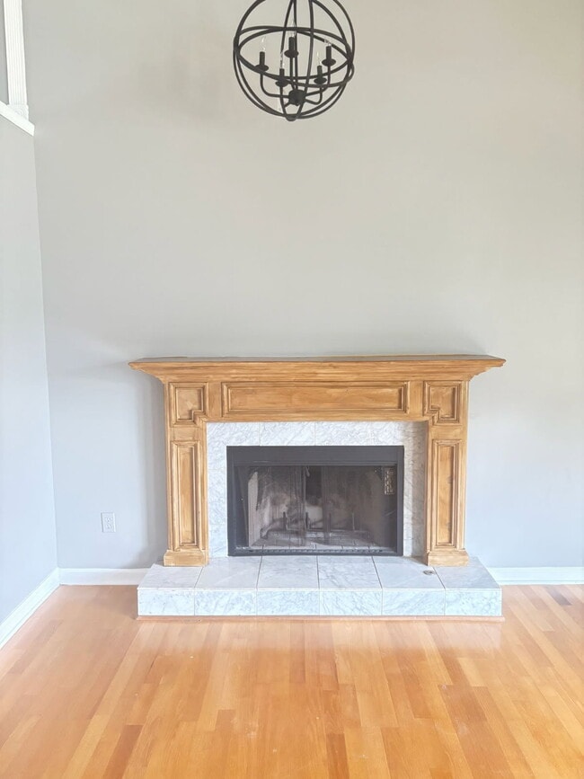 Fireplace - 6134 Nutmeg Ct SE