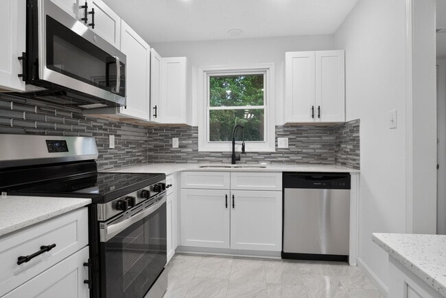 Building Photo - 2250 Kings Gate Cir SW
