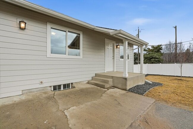 Building Photo - 3440 N Huetter Rd