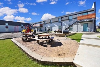 Building Photo - FLEETWOOD APARTMENTS