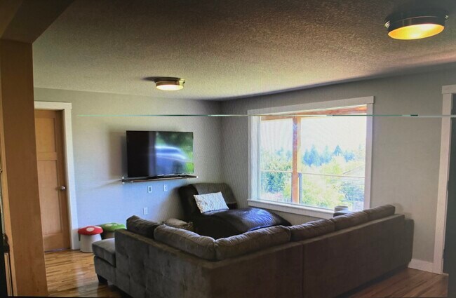 Living - 1505 NW 10th Ave