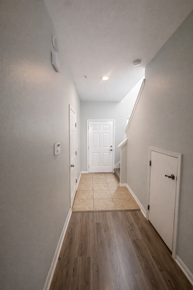 Building Photo - 629 Pinebranch Cir